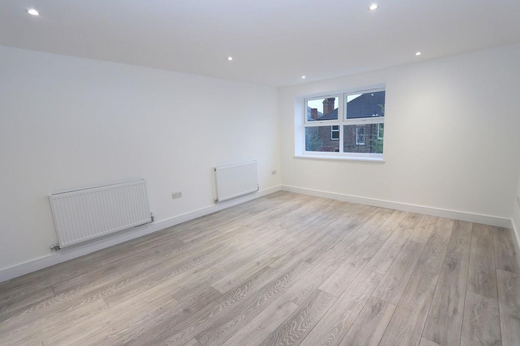 Property photo 3 of 6 Oaktree Court 5