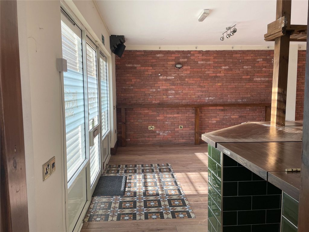 Property photo 3 of 6 Picture No. 11