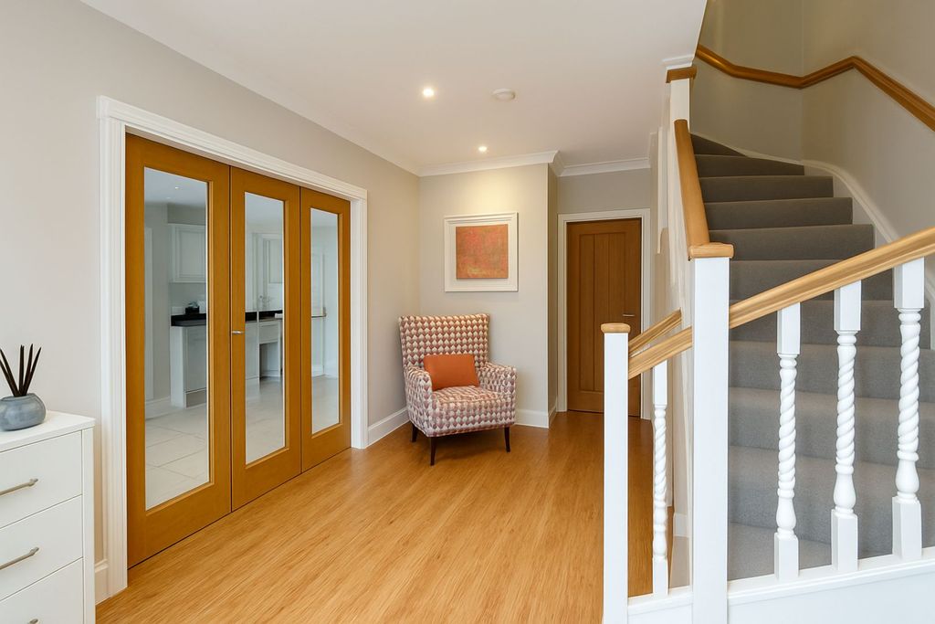 Property photo 2 of 40 Hallway