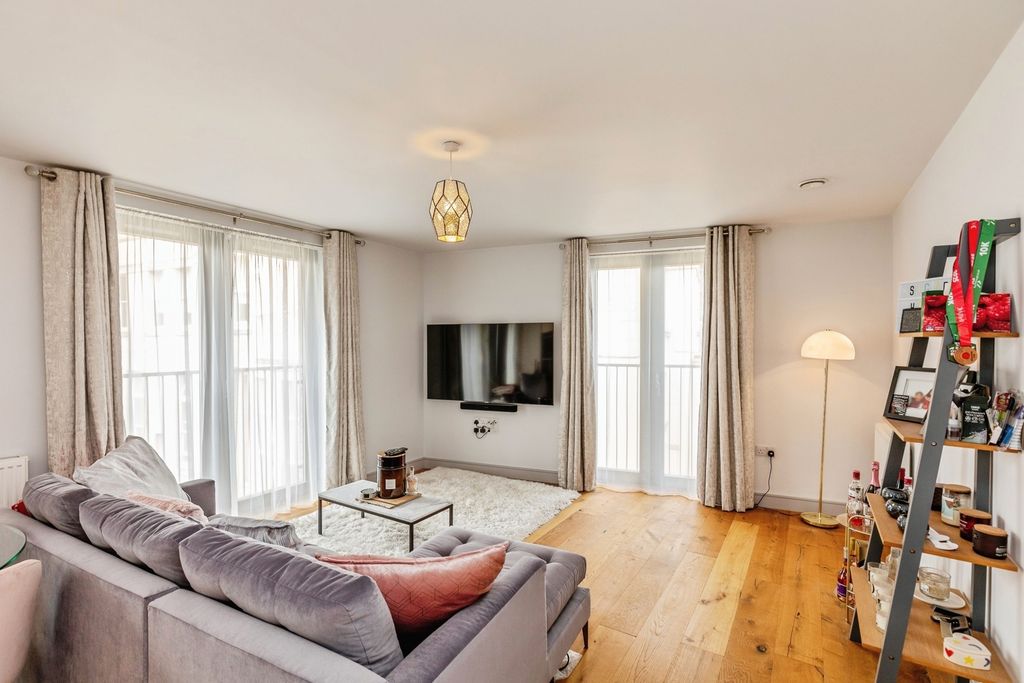 Property photo 3 of 10 Pbox-Img.Jpg