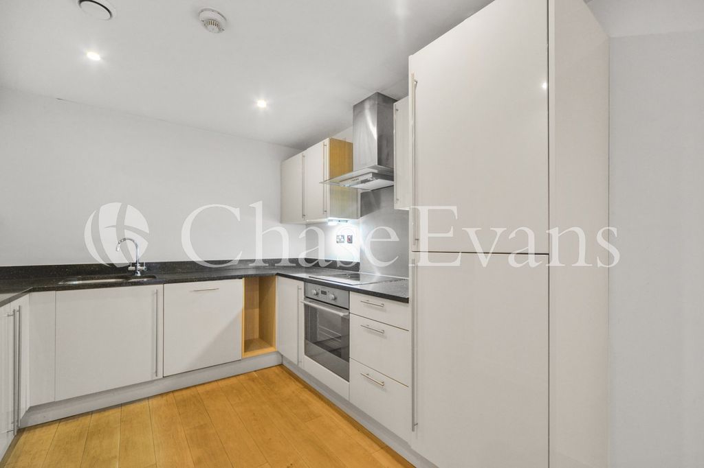 Property photo 2 of 18 Kitchen