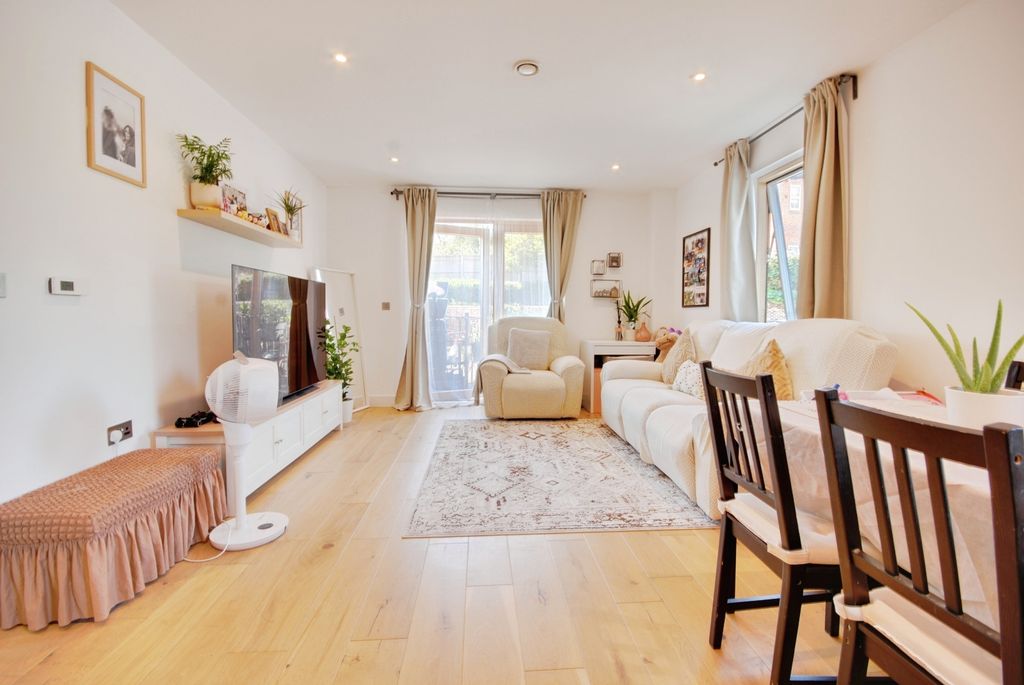 Property photo 2 of 9 Pbox-Img.Jpg