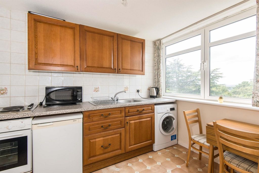 Property photo 3 of 11 Kitchen