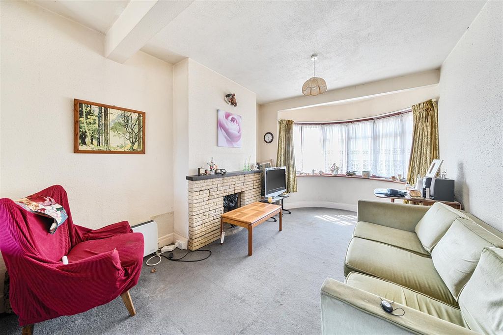Property photo 3 of 17