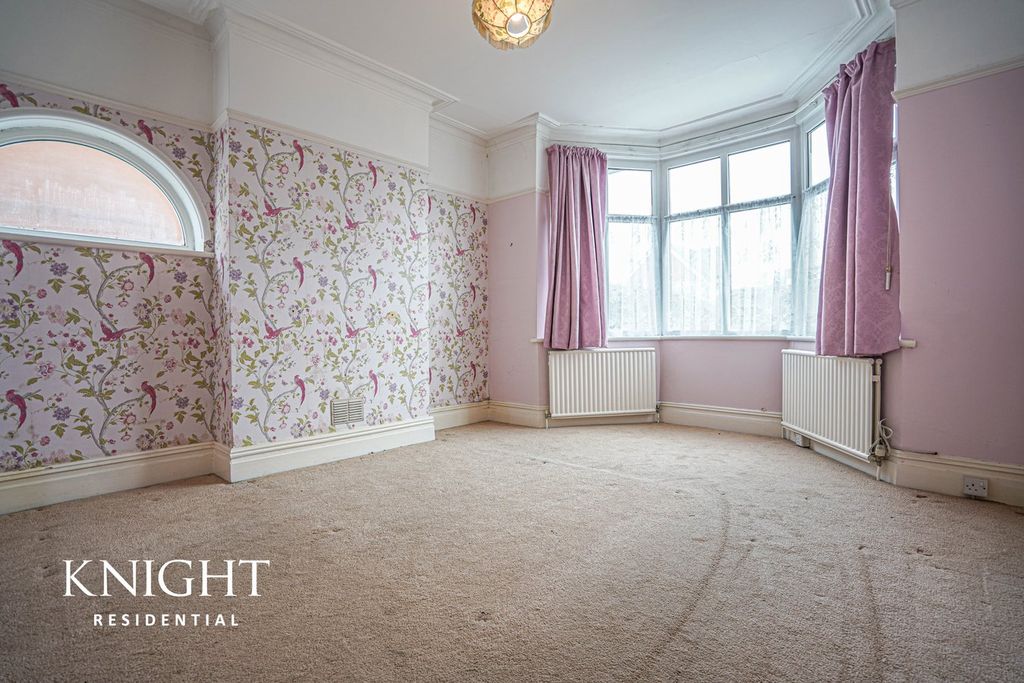 Additional image 11 of 2 bed property for saleConnaught Avenue, Frinton-On-Sea CO13