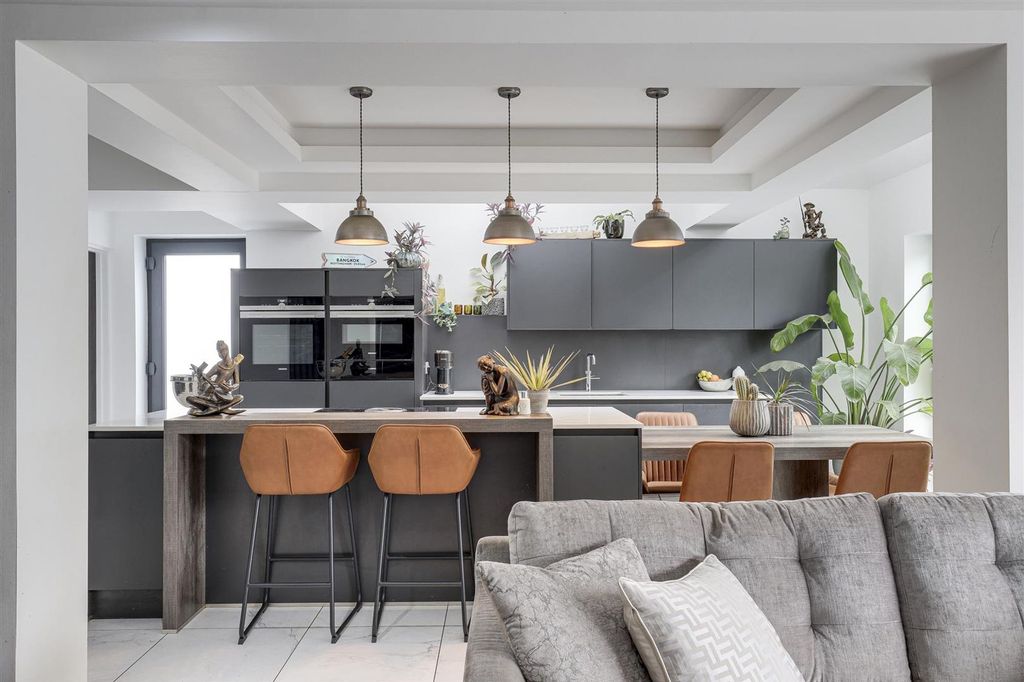 Property photo 2 of 41