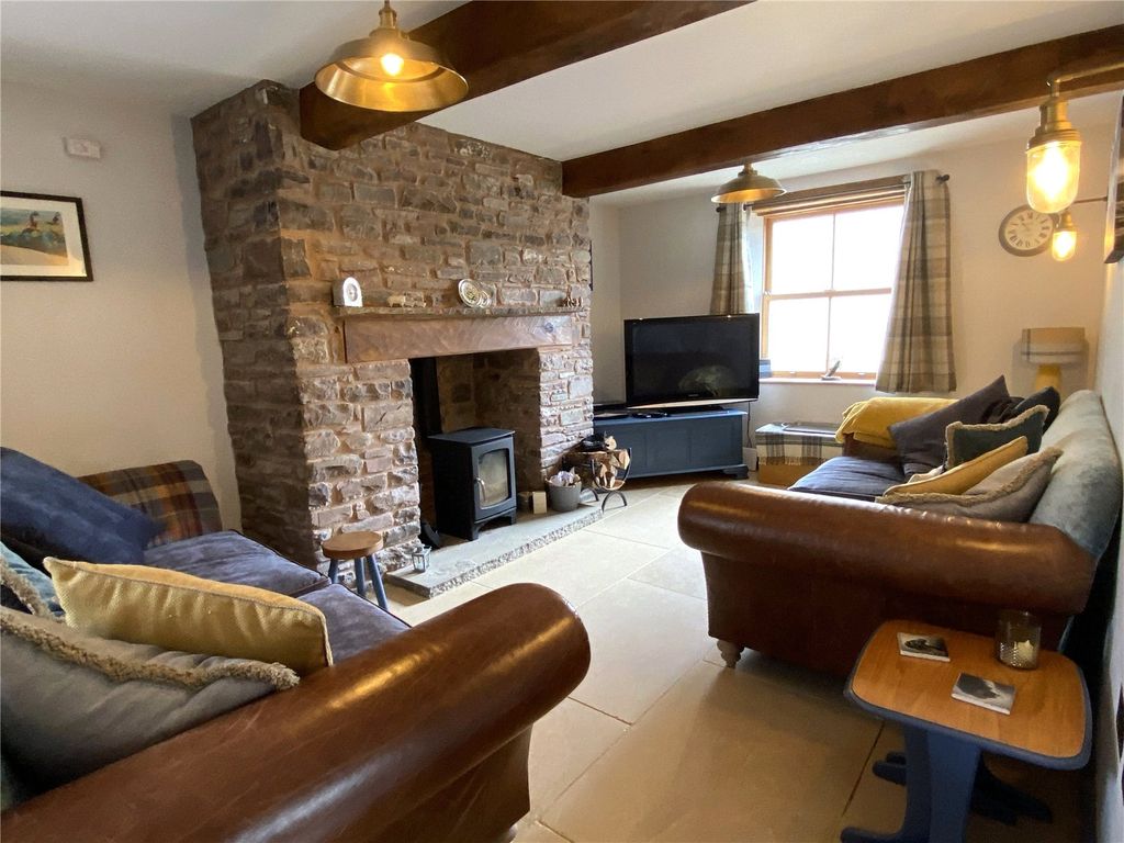 Property photo 2 of 19 Picture No. 16