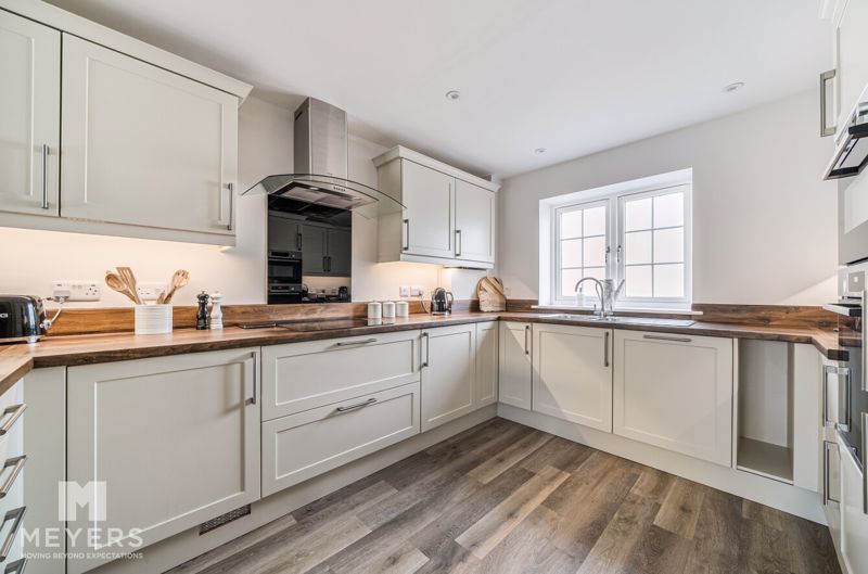 Property photo 3 of 11 Photo 14