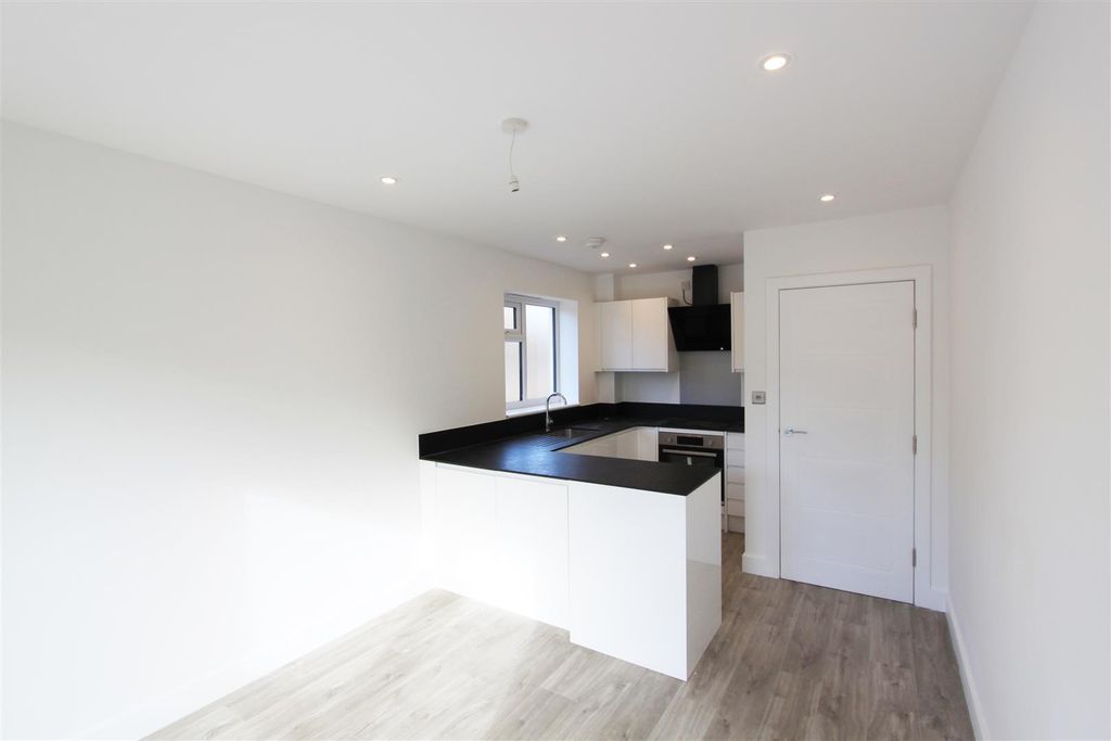 Property photo 3 of 13 Flat 4 22 Bannings Kitchen 1.Jpg