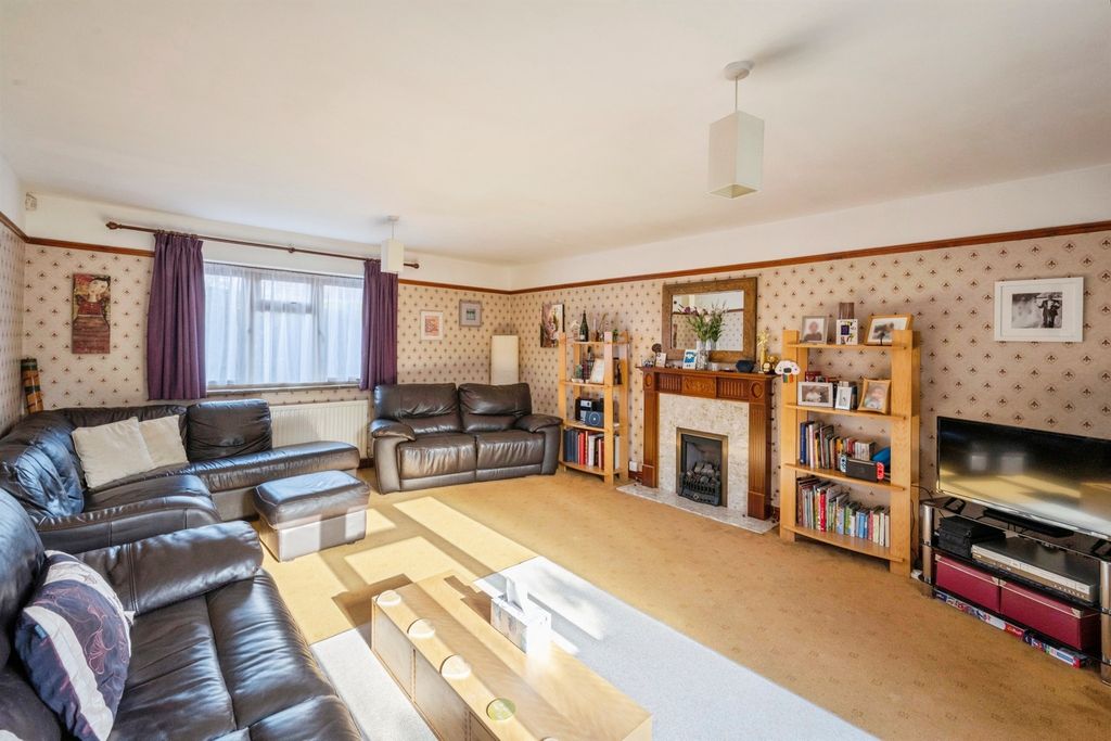 Property photo 2 of 24