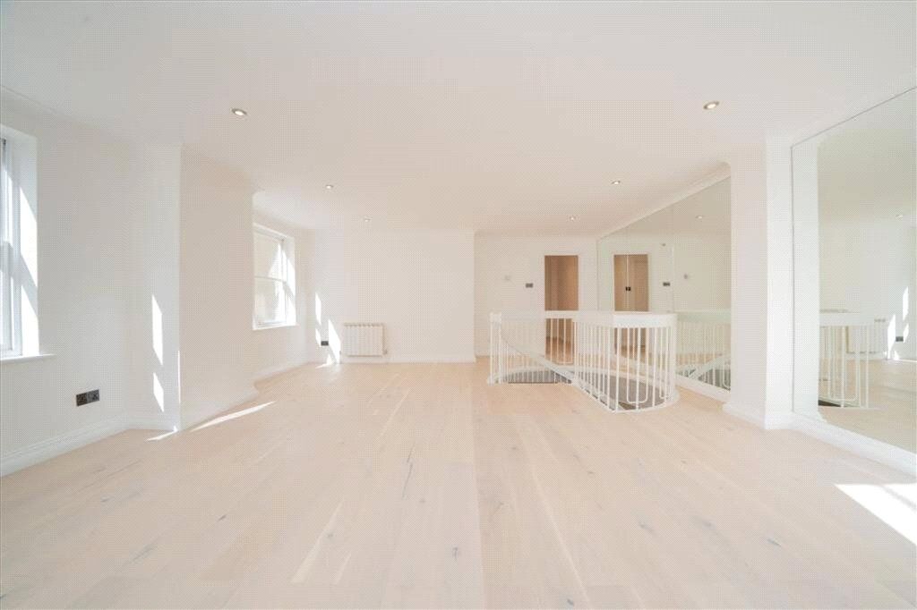 Property photo 2 of 9 Picture No. 15