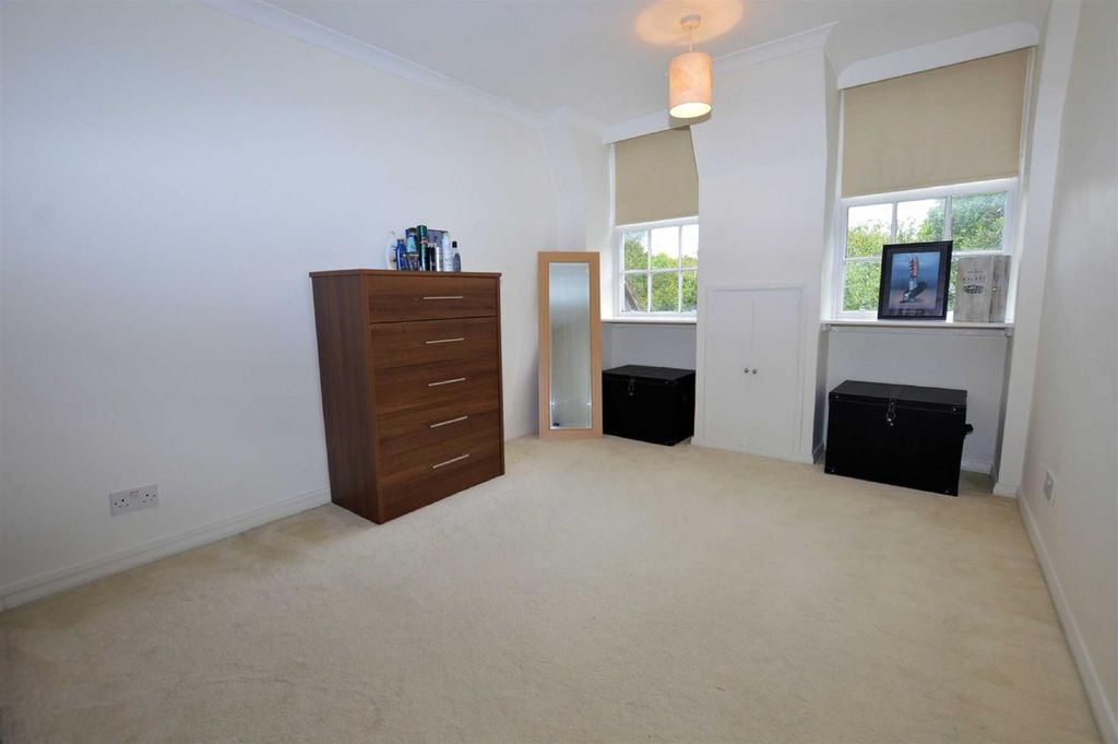 Additional image 8 of 2 bed flat for saleSpriggs Court, Palmers Hill, Epping CM16