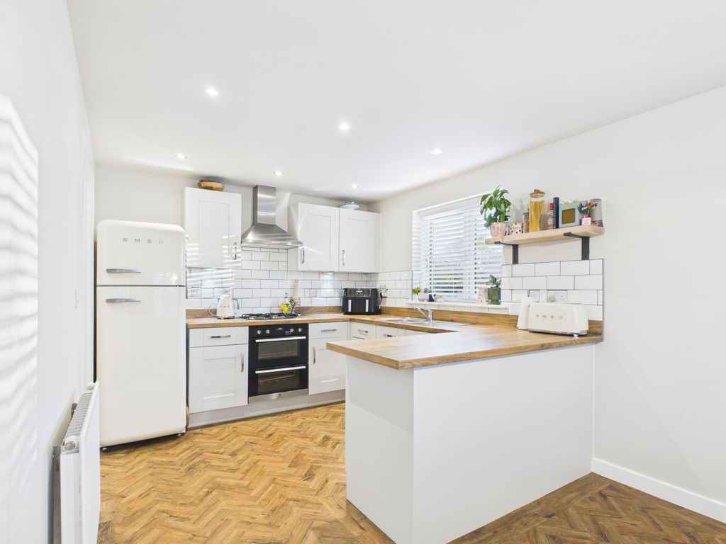 Property photo 2 of 23 10 Howes Road, Bradwell, Nr31 9XL Kitchen