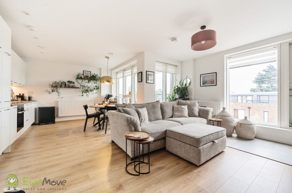 Property photo 3 of 15 F2Ffce9c-0d47-47cc-Ad74-De41832A9236