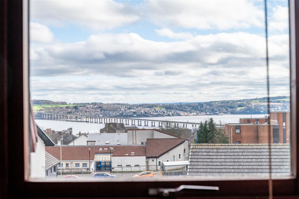 Property photo 3 of 14 Flat G 182 Alexander Street Dundee-1.Jpg