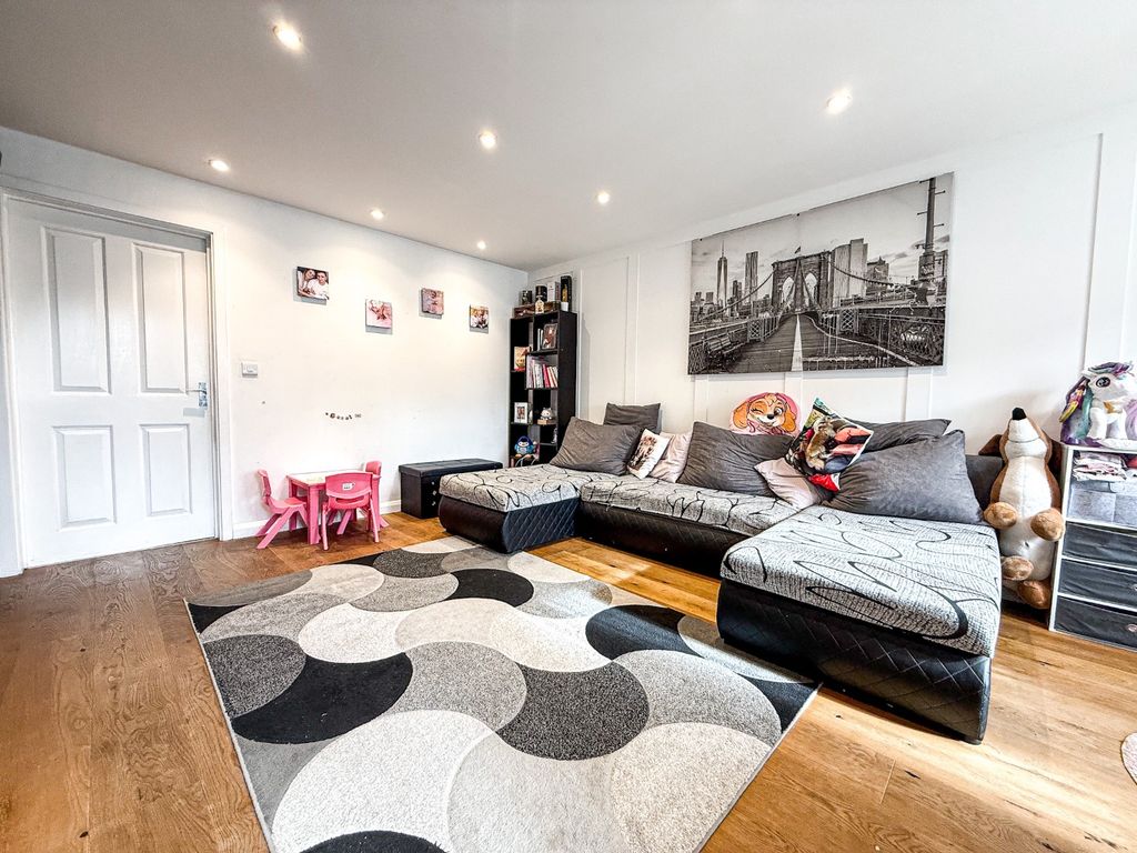 Property photo 3 of 22 5155635