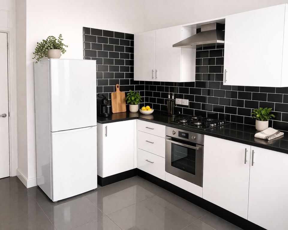 Property photo 2 of 9 Kitchen