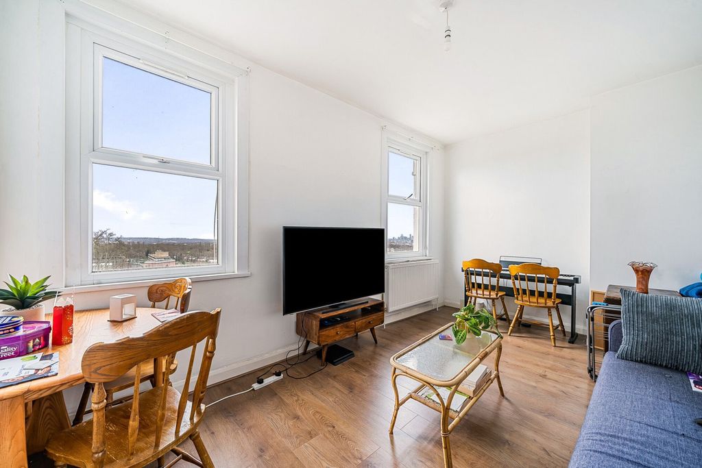 Property photo 2 of 14 Reception