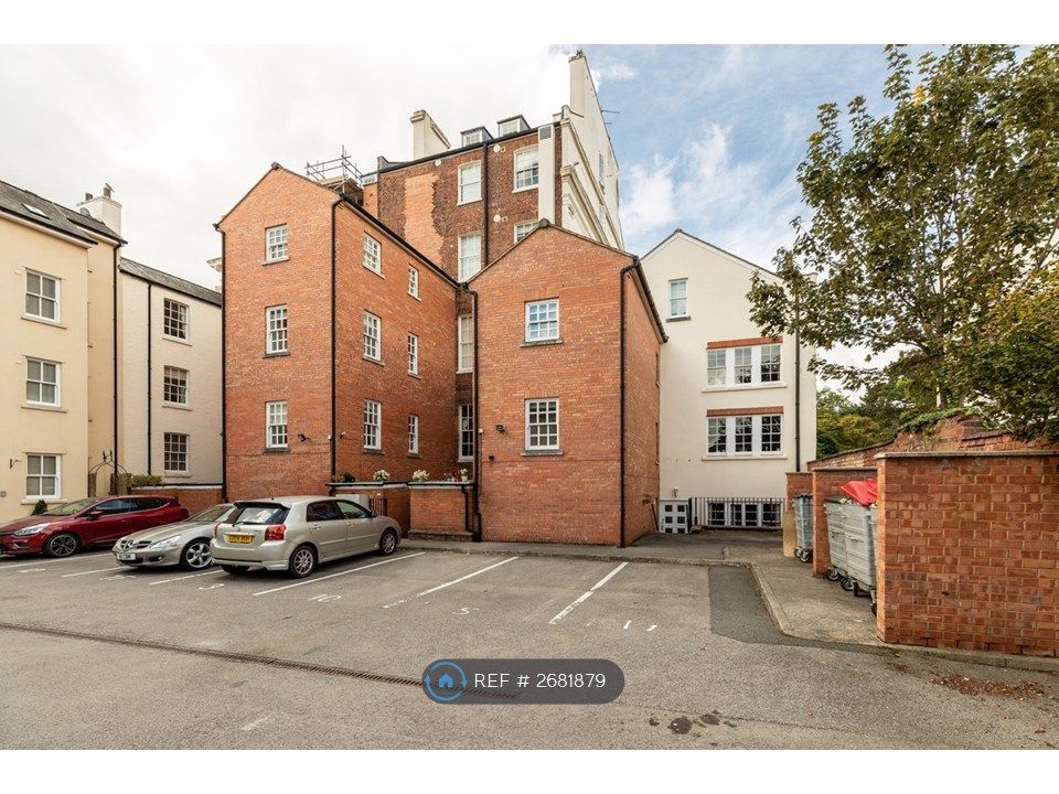 Property photo 3 of 18 Courtyard Location