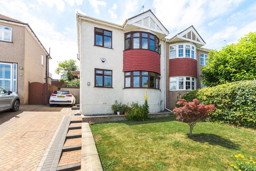 Property photo 1 of 16 3 Bedroom Semi-Detached House