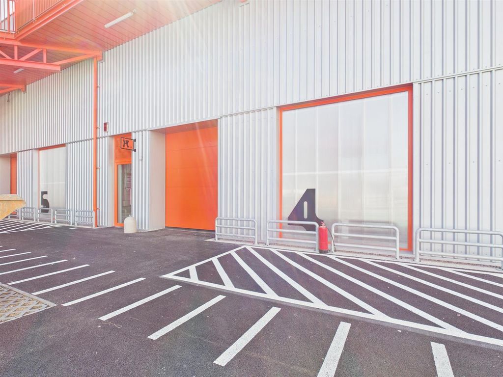 Property photo 2 of 7 Cam04237G0-Pr0287-Still001.Jpg