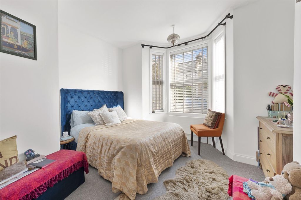 Property photo 3 of 12 5 Cochrane Road,11.Jpg
