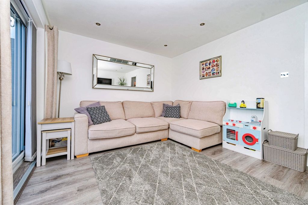 Property photo 2 of 19