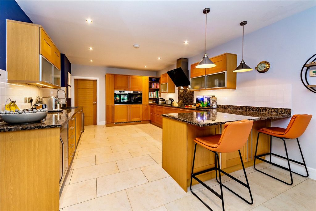 Property photo 3 of 31 Picture No. 24