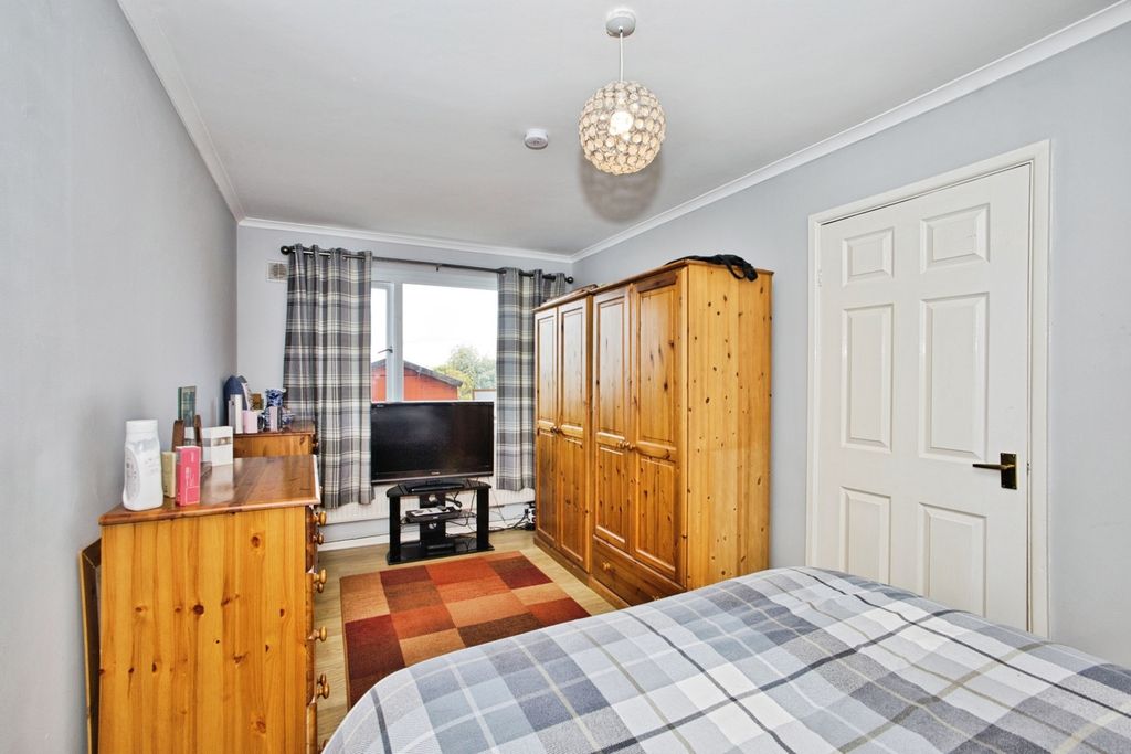 Property photo 2 of 17 Photo