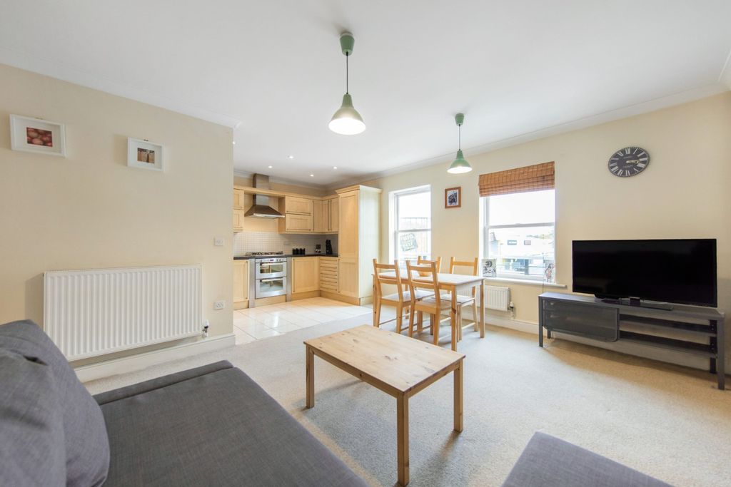 Property photo 2 of 8 4395941
