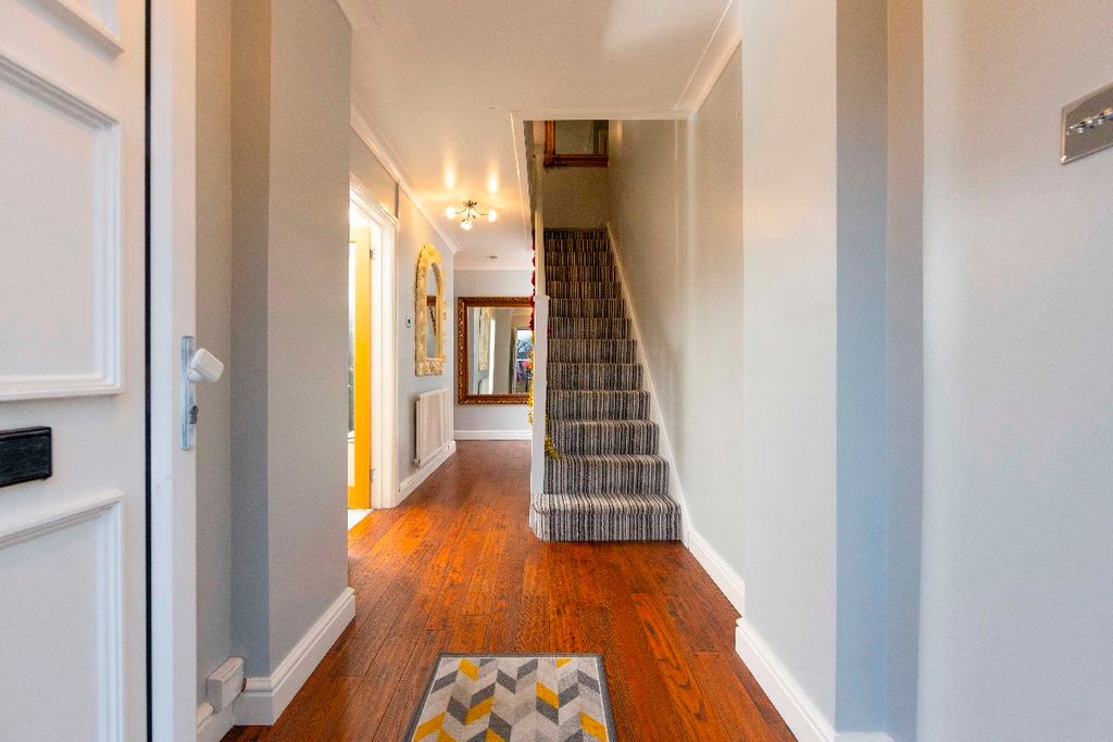 Property photo 3 of 41