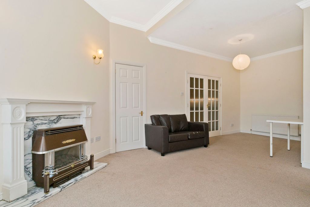 2 bed flat for sale South Side