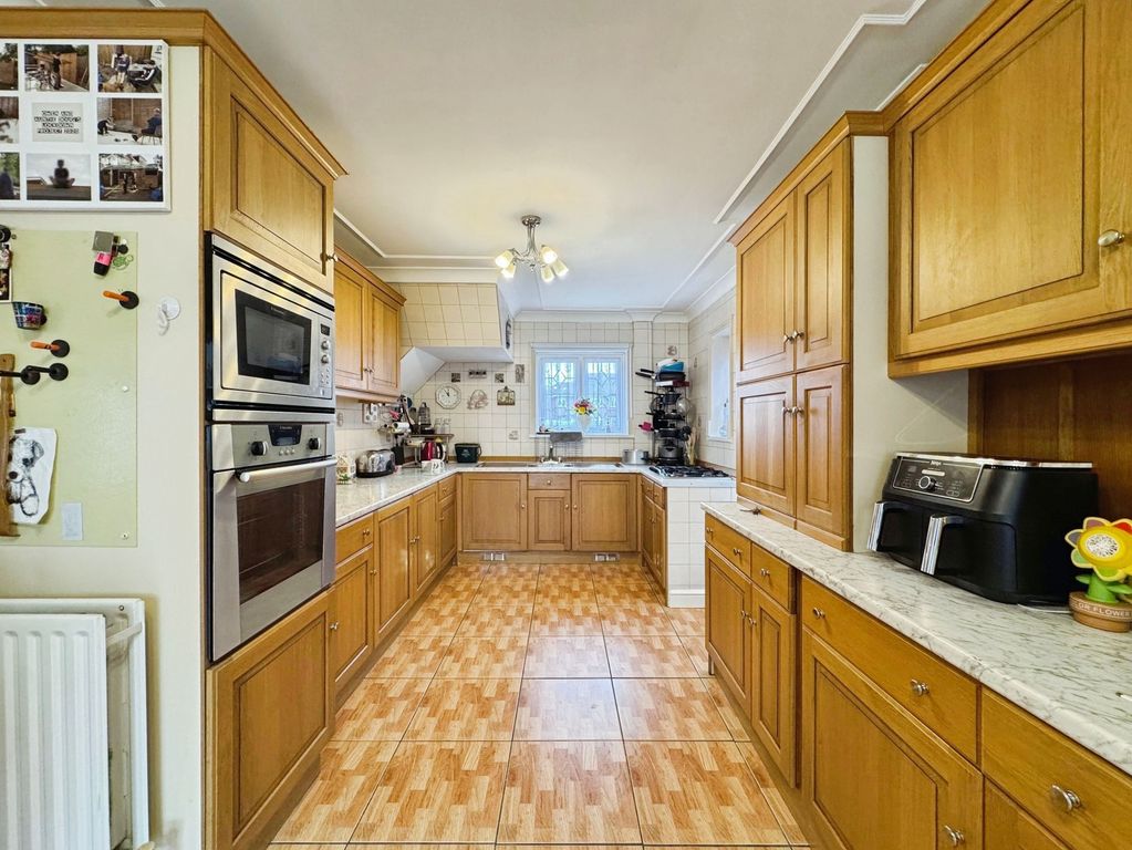 Property photo 3 of 16 Kitchen