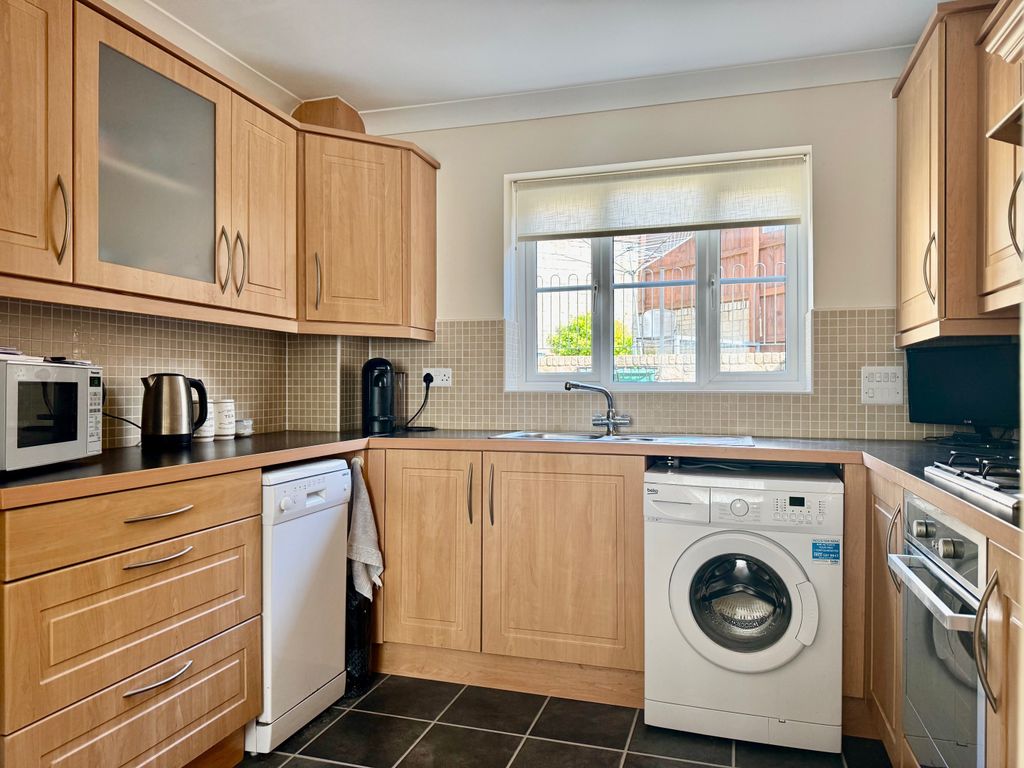 Property photo 2 of 17 Kitchen