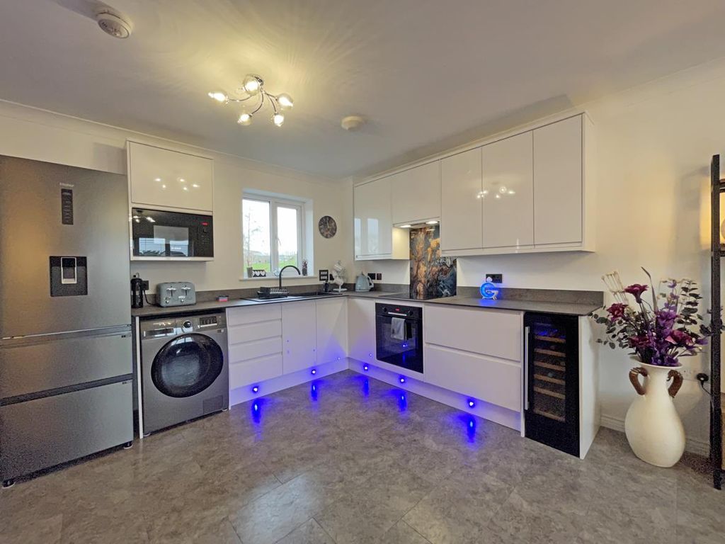 Property photo 3 of 11 Ravenglass Close 20 - Kitchen 3...Jpg
