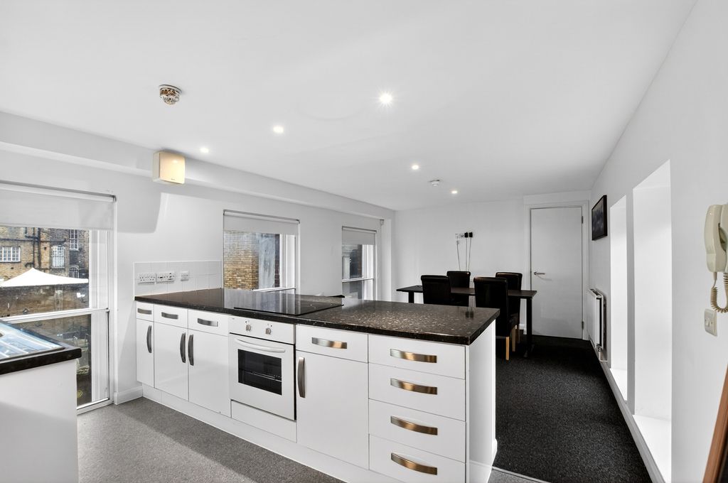 Property photo 2 of 12 Kitchen/Reception