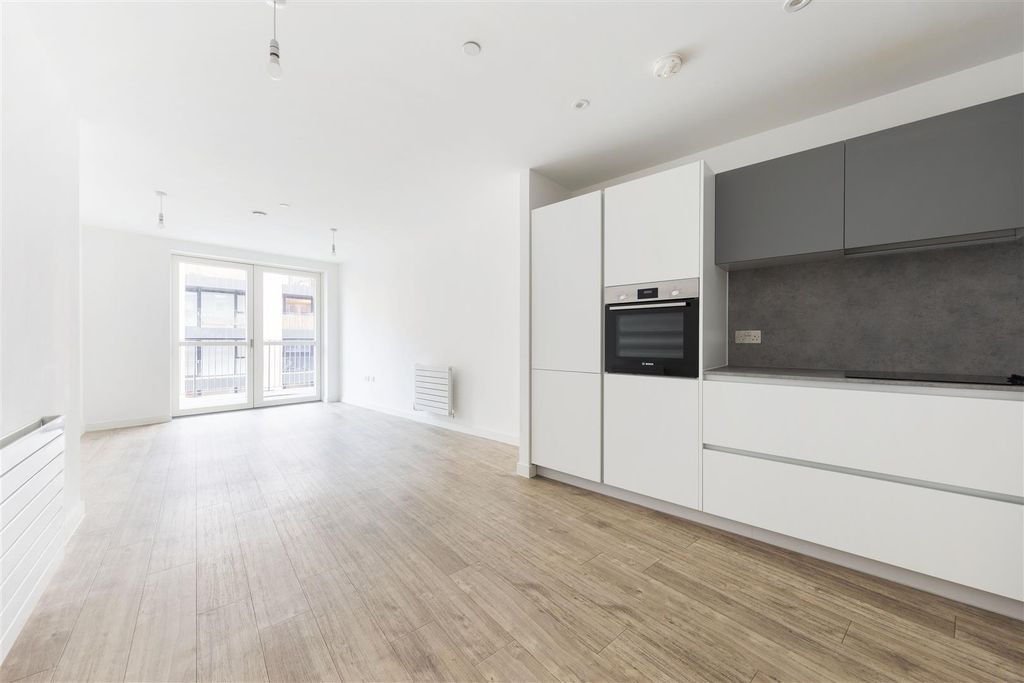 Property photo 2 of 21