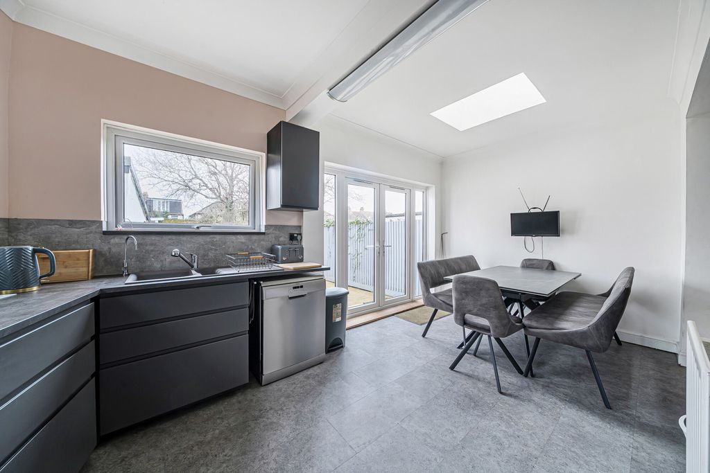 Property photo 2 of 19 1410391-3-698B1c0...