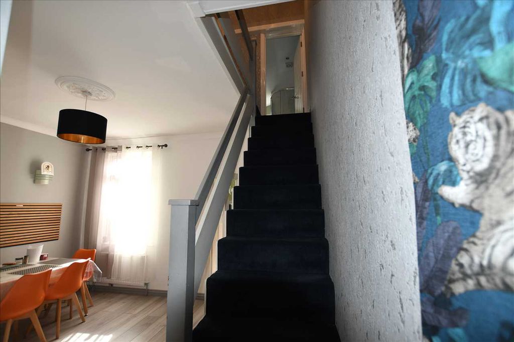 Property photo 2 of 12 Hallway