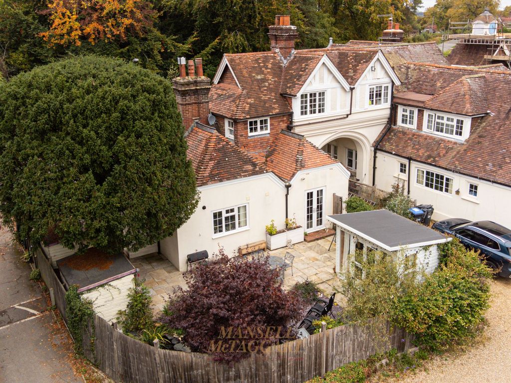 Property photo 2 of 27