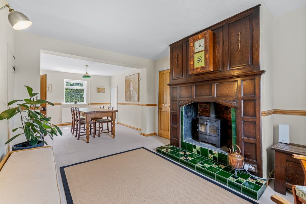 Property photo 2 of 33
