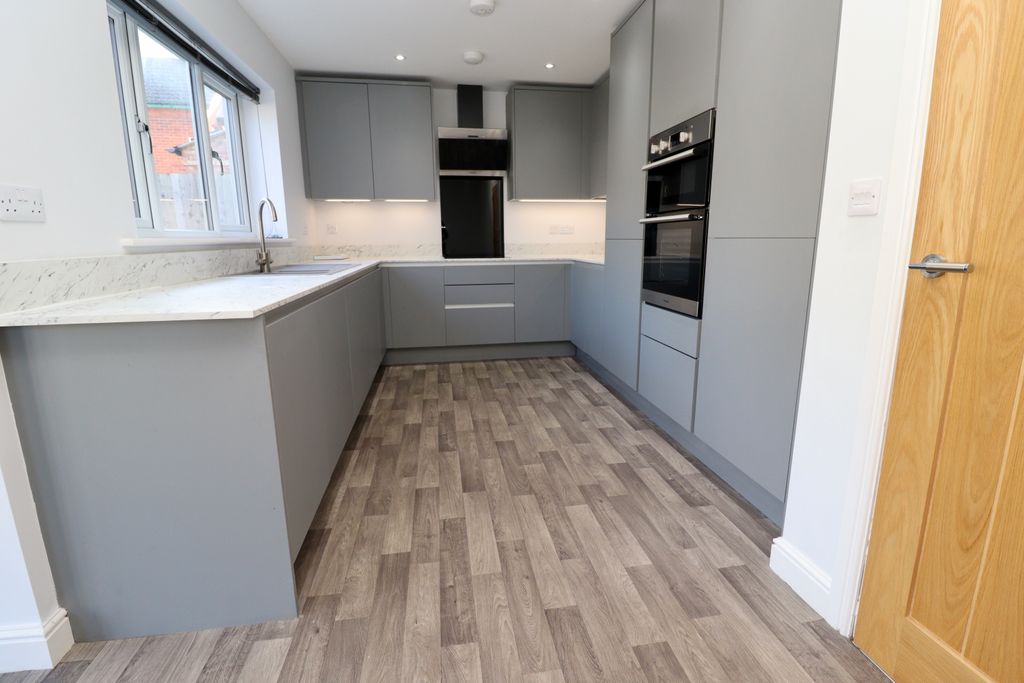 Property photo 3 of 15 Img_1105