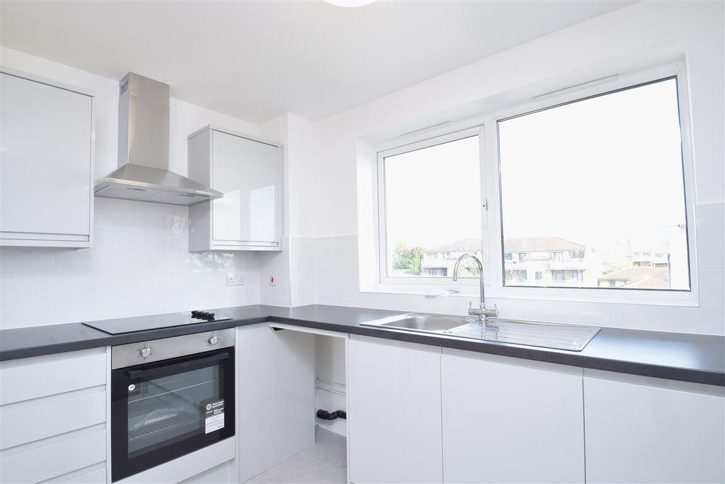 Property photo 1 of 8 Kitchen