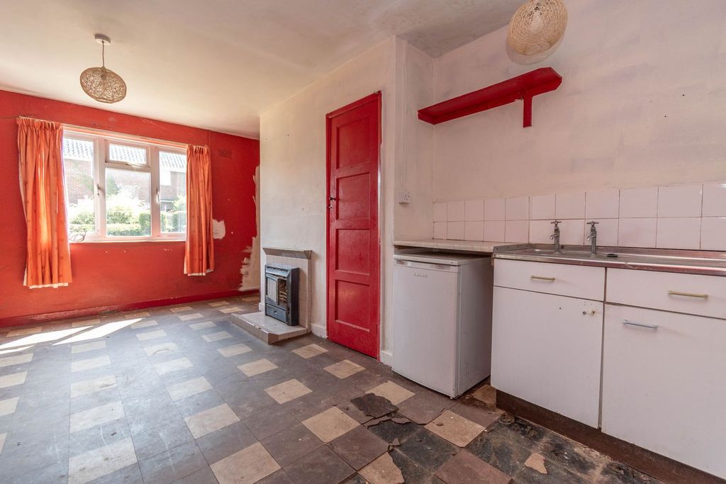 Property photo 3 of 12