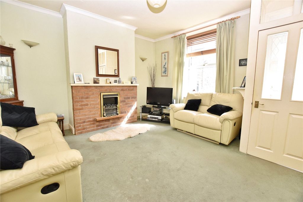 Property photo 2 of 17 Lounge