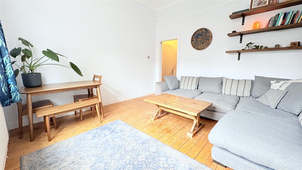 Property photo 3 of 18 Living Room