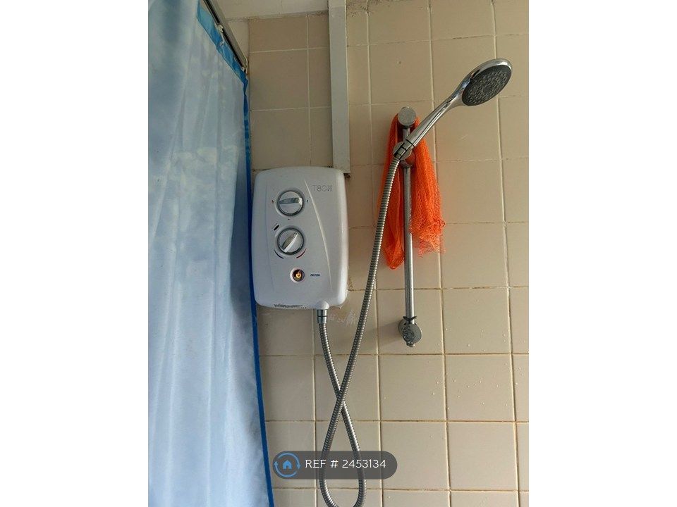 Property photo 2 of 12 Bathroom