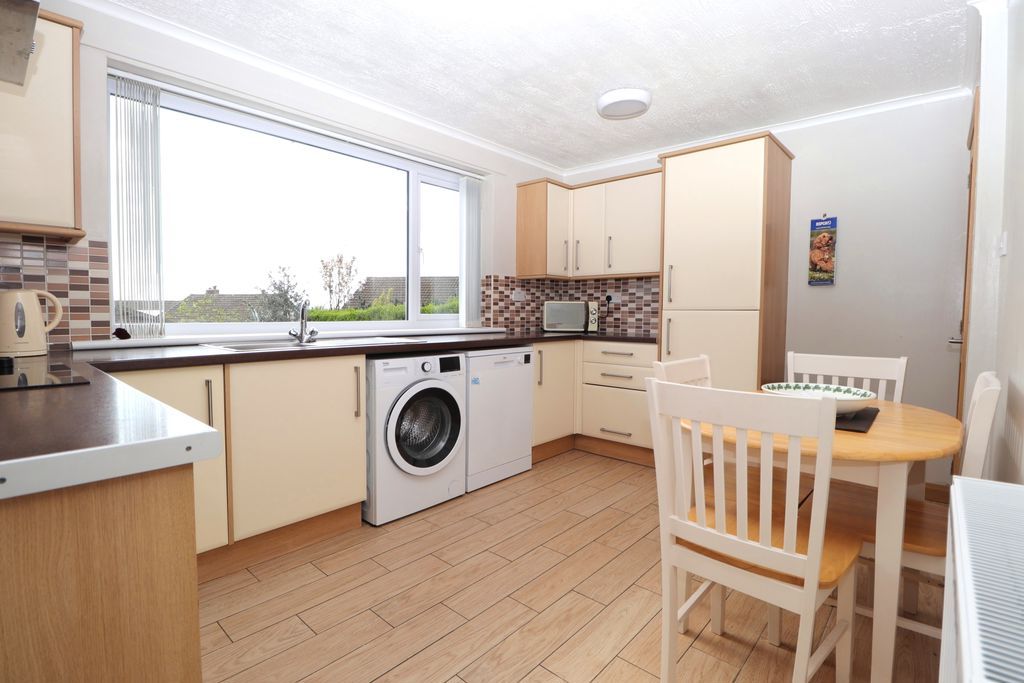 Property photo 2 of 28 Dining Kitchen