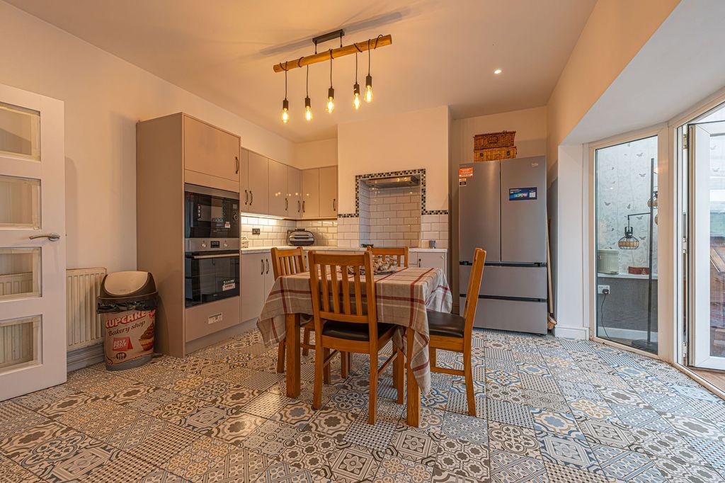 Property photo 2 of 41