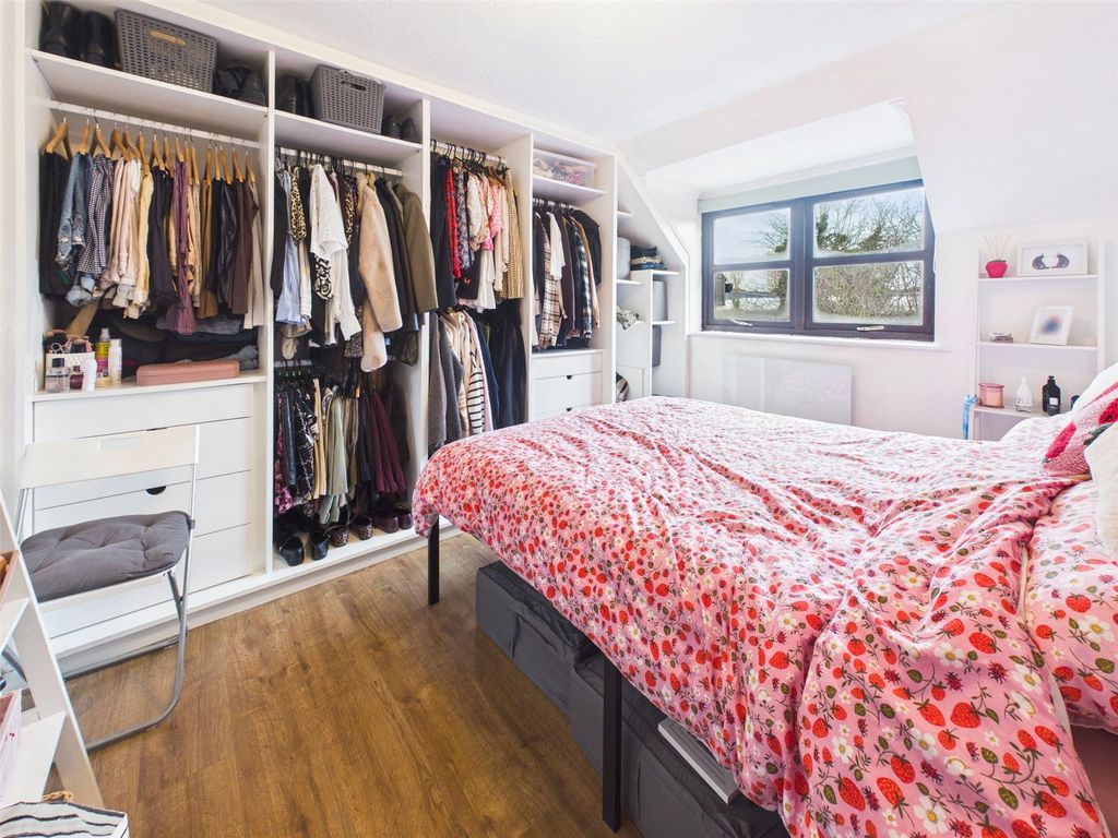 Property photo 2 of 7 Picture No. 12